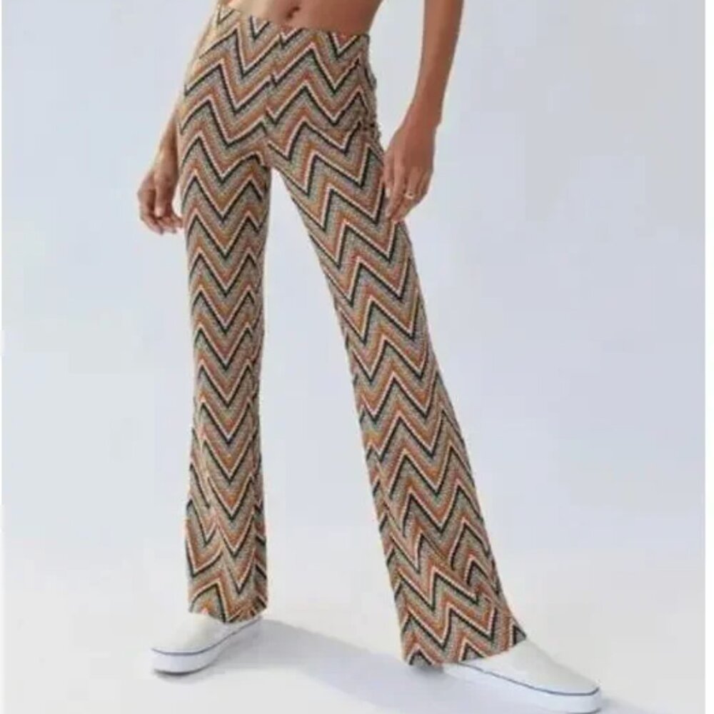 Urban Outfitters Bryn Pull On Flare Pant in Chevron Stripe Size Small